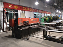 東莞市固盾實業(yè)有限公司生產(chǎn)開料裁板區(qū)
